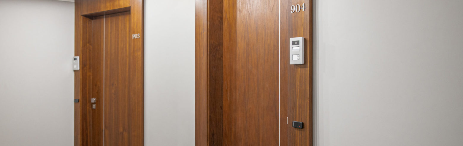 Fire-resistant and sound-insulated doors